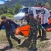 Personel Kodim 1710/Mimika Bantu Evakuasi Korban Kecelakaan Helikopter PK-IWS di Distrik Jila