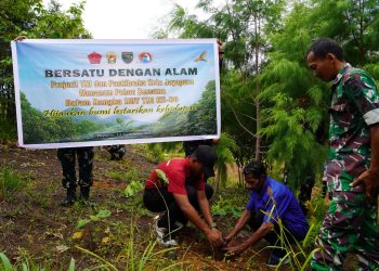 Hijaukan Tanah Papua, TNI dan Purna Paskibraka Kota Jayapura Tanam Pohon di Depapre