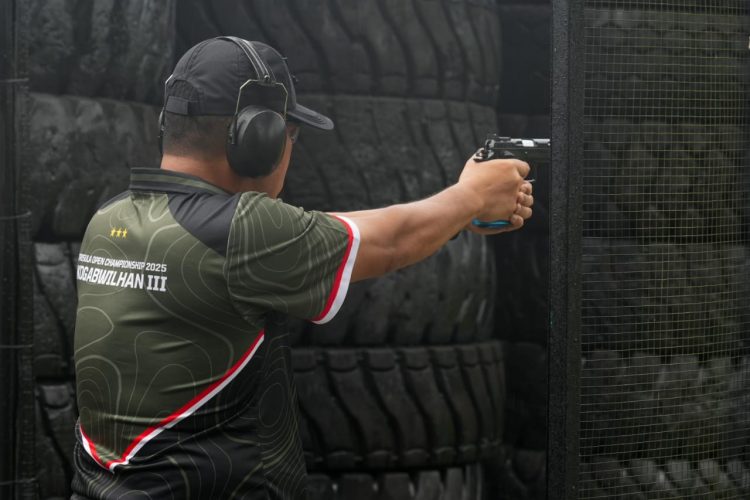 Danrem 172/PWY Brigjen TNI Tagor Rio Pasaribu, berhasil meraih Juara 3 pada kategori Menembak Pistol Eksekutif Perwira Tinggi. (Foto: Istimewa)