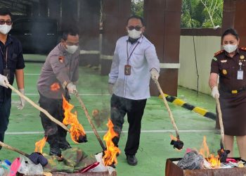 Obat Ilegal hingga Narkotika Dimusnahkan, Kejari Mimika Tindak 41 Kasus Inkracht