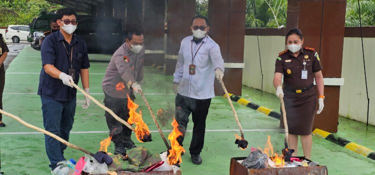 Pemusnahkan barang bukti dari 41 perkara tindak pidana umum. (Foto: Istimewa)