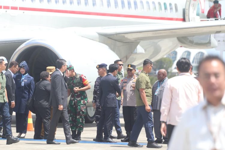 Kehadiran Gibran disambut jajaran Forum Komunikasi Pimpinan Daerah (Forkopimda) Papua Selatan. (Foto: Istimewa)