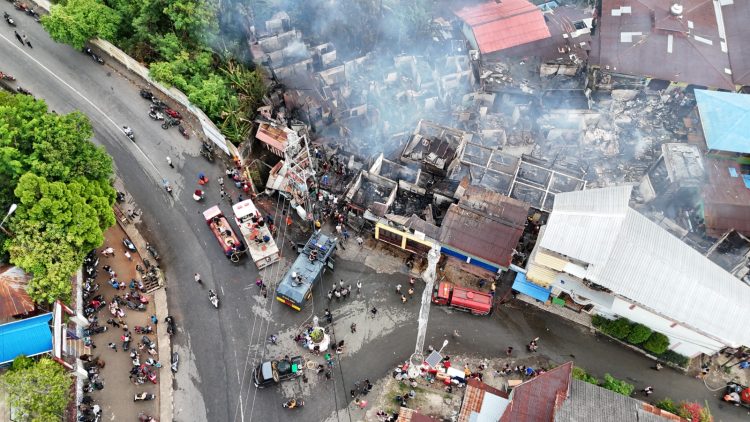 Peristiwa kebakaran hebat hebohkan warga di pemukiman Jalan Samudera Maya, Kampung Palopo, Kelurahan Mandala, Kota Jayapura. (Foto: Istimewa)