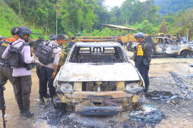 Dugaan pembakaran seorang sopir berinisial ND di area PT Amu, KM 86 Jalan Trans Papua, Kabupaten Yalimo. (Foto: Istimewa)
