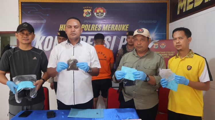 Pengungkapan kasus peredaran narkotika jenis ganja dengan tersangka berinisial MFH, yang diketahui merupakan oknum anggota Polri. (Foto: Istimewa)