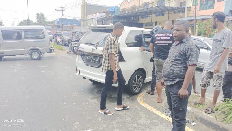 Seorang saksi di lokasi menyebutkan, sepeda motor melaju terlalu cepat sehingga sulit menghindari tabrakan. (Foto: Istimewa)