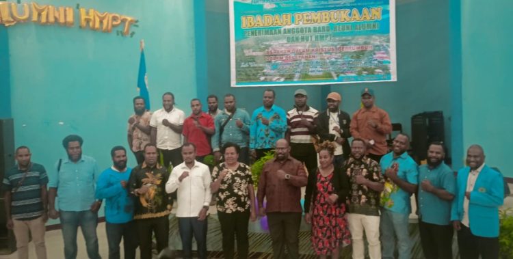 Foto bersama Para Pendiri, Alumni, Senior dan Badan Pengurus HMPT. (Foto: Istimewa)