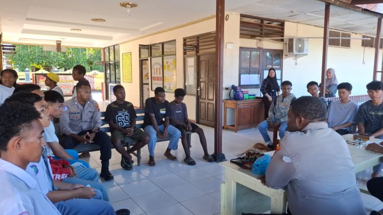 SMA Negeri 1 Sarmi akhirnya diselesaikan secara kekeluargaan melalui mediasi di Mapolsek Sarmi Kota. (Foto: Istimewa)