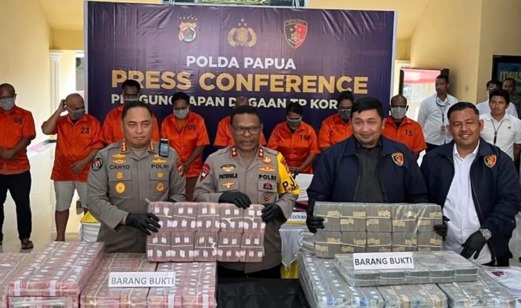 Polda Papua saat menggelar Konferensi pers menetapkan sembilan tersangka dalam kasus dugaan korupsi penyalahgunaan Dana Desa dan Alokasi Dana Desa Kabupaten Lanny Jaya. (Foto: Istimewa)