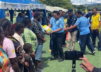 Semarak HUT TNI ke-80, Lanud Silas Papare Bagikan Sembako dan Gelar Pasar Murah