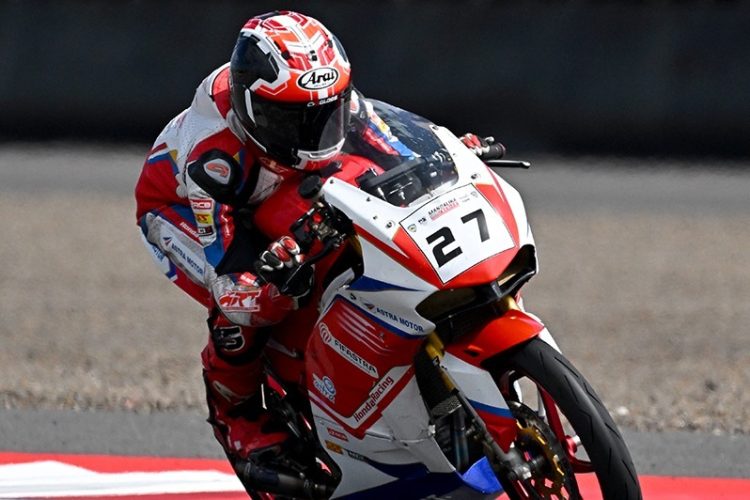Andi Gilang berhasil finis di posisi kedua pada race kedua kelas Kejurnas NS 150cc. (Foto: Istimewa)