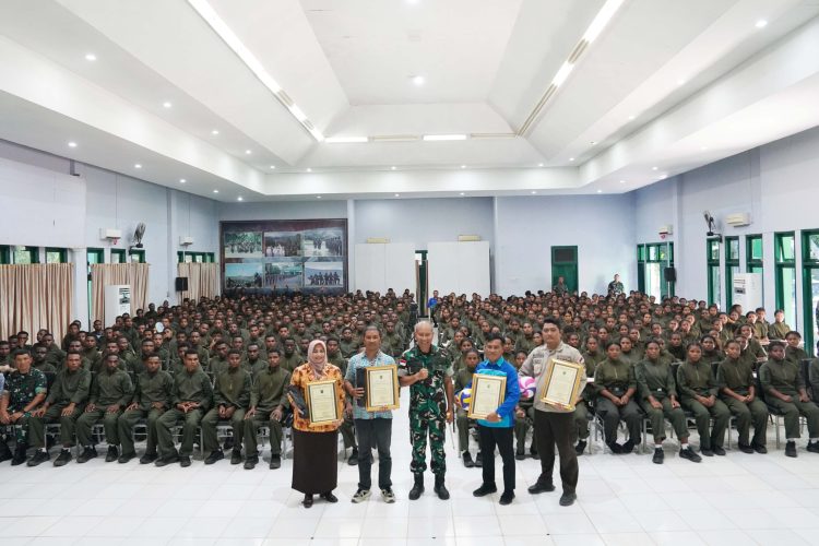 Pangdam XVII/Cenderawasih Mayjen TNI Amrin Ibrahim menghadiri Rapat Senat Terbuka. (Foto: Istimewa)
