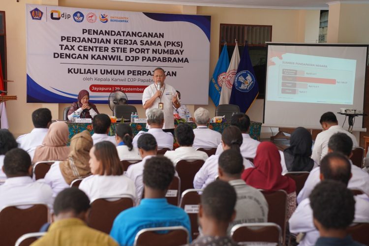 Para dosen dan mahasiswa terlihat antusias mengikuti jalannya kuliah umum. (Foto: Istimewa)