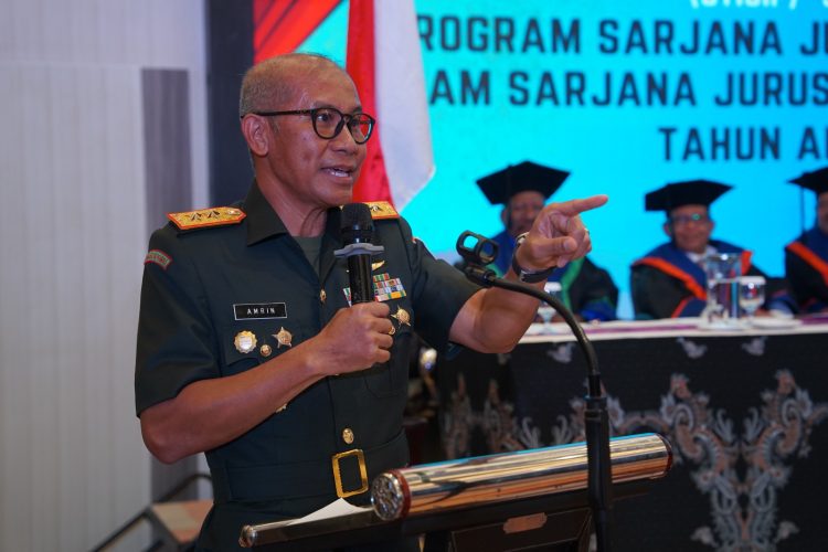 Panglima Komando Daerah Militer (Pangdam) XVII/Cenderawasih, Mayjen TNI Amrin Ibrahim saat memberikan sambutannya. (Foto: Istimewa)