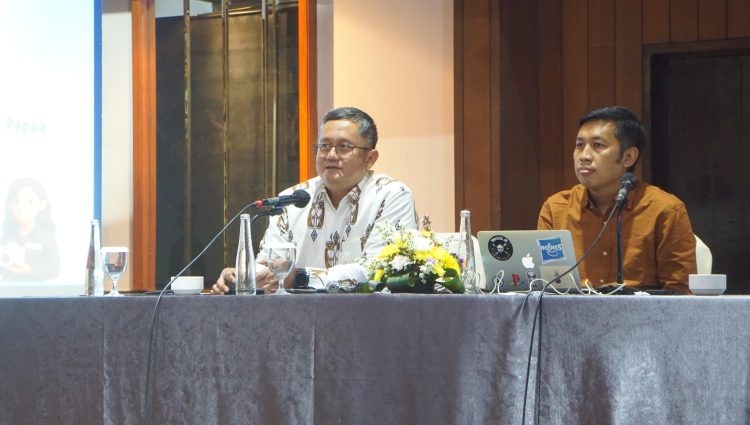 Kepala Perwakilan BI Provinsi Papua, Faturachman (kiri) dan Redaktur Detikcom, Angga Aliya Firdaus (kanan) dalam Capacity Building Wartawan di Jakarta, Kamis (9/10/2025). Foto: Darul Muttaqin)
