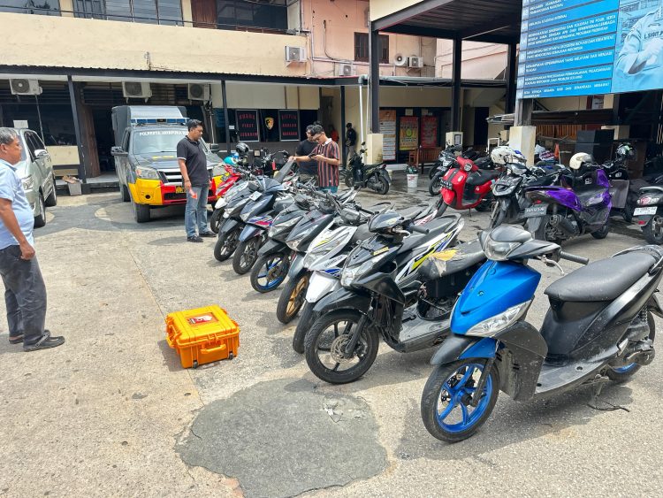 Polisi berhasil menyita 10 unit sepeda motor berbagai jenis hasil kejahatan. (Foto: Istimewa)