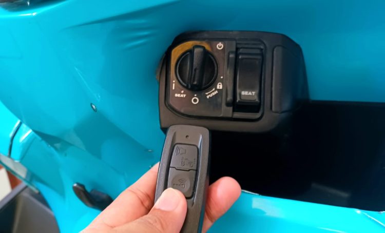 Smart Key Honda hadir dengan fitur Answer Back dan alarm untuk meningkatkan keamanan pengendara. (Foto: Darul Muttaqin)
