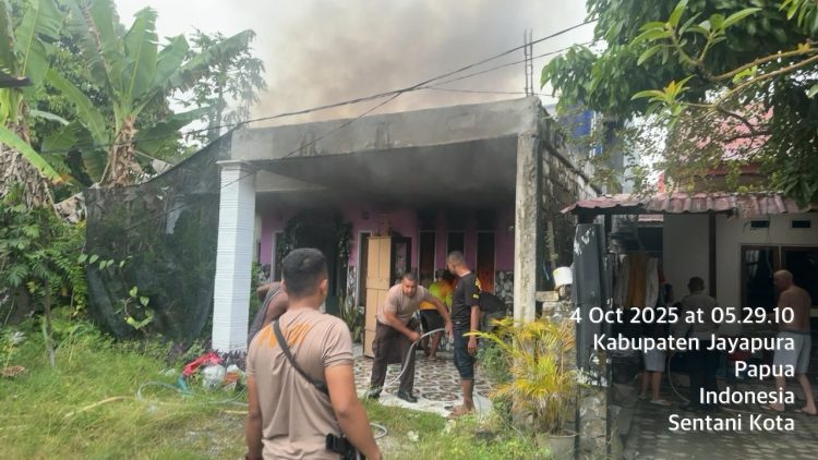 Kebakaran rumah di Perumahan BTN Griya Muria Dunlop Sentani. (Foto: Istimewa)