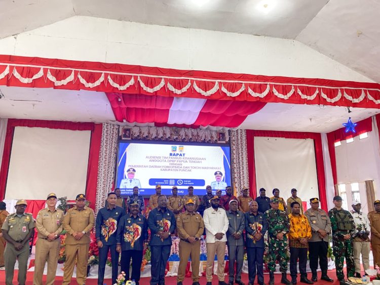 Panitia Khusus (Pansus) Kemanusiaan Dewan Perwakilan Rakyat Provinsi Papua Tengah, melakukan Audensi dengan Pemerintah Daerah, Forkopimda, Tokoh Masyarakat di Kabupaten Puncak, di Aula Negelar Ilaga. (Foto: Istimewa)