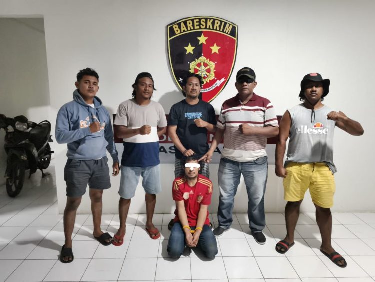 Tim Satreskrim Resmob Polres Tual berhasil meringkus satu perampok handphone di Desa Fidatan, Kota Tual pada Jumat (17/10/2025) sore. Foto: istimewa.