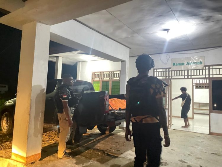 Korban yang diketahui beralamat di Kompleks Yakini, Jalan Sosial, segera dievakuasi ke RSUD Dekai untuk dilakukan penanganan medis dan visum. (Foto: Istimewa)