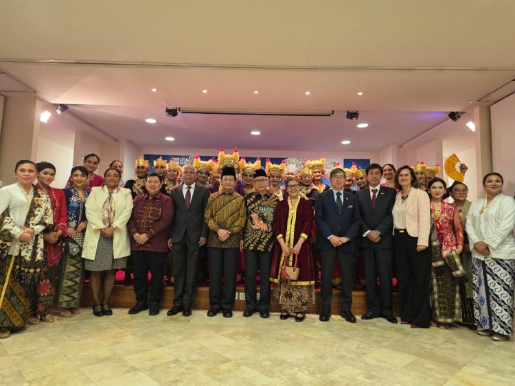 Menag menghadiri undangan KBRI di Vatikan. Menag bertemu ratusan diaspora Indonesia yang ada di Vatikan dan Italia. (Foto: Istimewa)