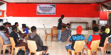 Kemensos Bangkitkan Semangat Wirausaha Muda Papua Lewat Pelatihan Barber