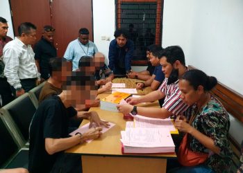 Tujuh Tersangka Tambang Emas Ilegal, Termasuk Lima WNA, Resmi Diserahkan ke Kejaksaan