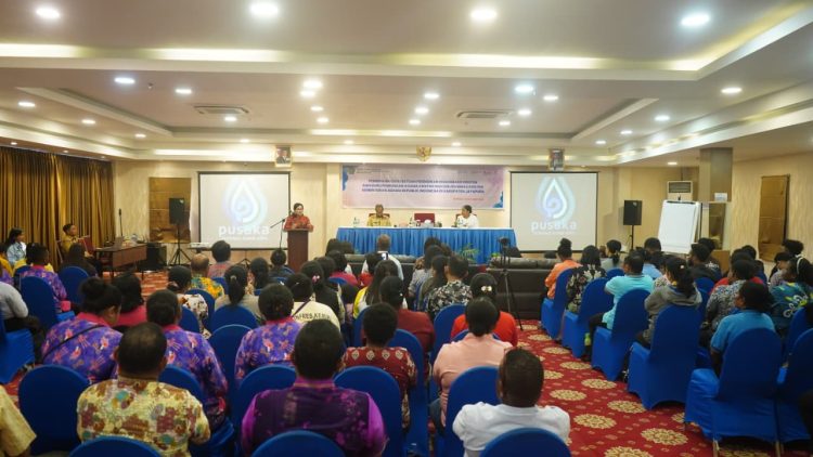 Direktur Jenderal (Dirjen) Bimbingan Masyarakat Kristen (Bimas Kristen) Kementerian Agama (Kemenag) RI, Jeane Marie Tulung saat memberikan sambutannya. (Foto: Istimewa)