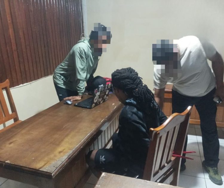 Penangkapan tersebut berawal pada pukul 07.05 WIT, saat personel Satgas Ops Damai Cartenz melakukan penyelidikan terhadap keberadaan pelaku. (Foto: Istimewa)