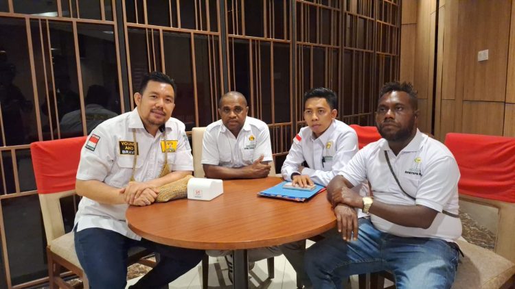 Steering Committee (SC) Musda VI BPD Hipmi Papua Barat yang dipimpin oleh Thomas Baru, telah melaksanakan tahapan pendaftaran. (Foto: Adrian Kairupan)