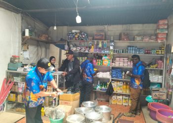 Disnakerperindag Puncak dan Loka BPOM Papua Tengah Gelar Sidak Barang Kadaluarsa di Ilaga