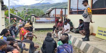 Polres Tolikara Fasilitasi Problem Solving Kasus Kekerasan dalam Rumah Tangga Secara Kekeluargaan