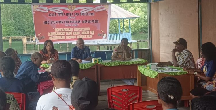 Sosialisasi yang berlangsung dikantor Badan Musyawarah Kampung Sorendiweri, Supiori Timur. (Foto: Istimewa)