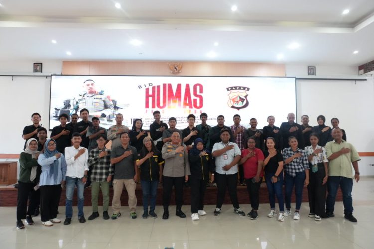 Pertemuan bersama puluhan admin konten digital di Mapolda Papua. (Foto: Istimewa)