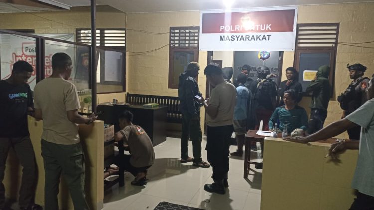 Polsek Kuala Kencana berhasil mengamankan sembilan pelajar yang diduga terlibat aksi tawuran antara siswa SMP Negeri 4 Mimika dan SMP Negeri 10 Mimika. (Foto: Istimewa)