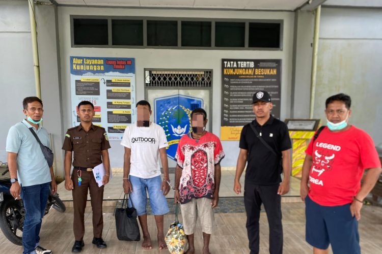 pelimpahan tersangka dan barang bukti (Tahap II) kasus pencurian dengan pemberatan (curat) di Toko Karunia Papua Abadi. (Foto: Istimewa)