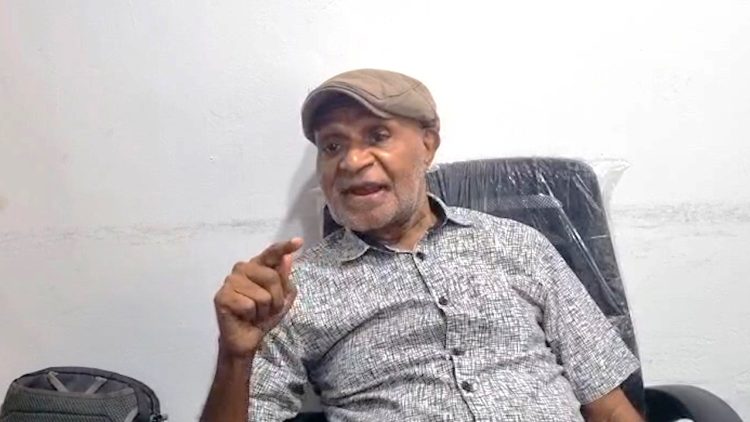 Tokoh agama Papua, Pdt. Benny Giay saat memberikan imbauannya. (Foto: Istimewa)