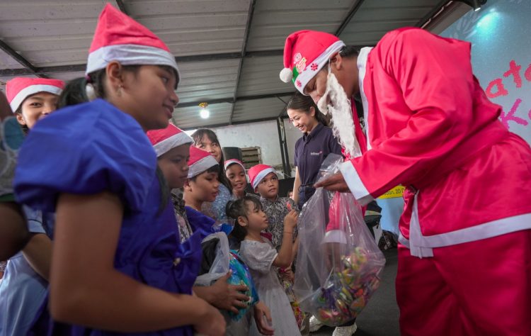 Indosat menghadirkan program Indosat Berbagi Kasih, sebuah program yang dirancang untuk menebarkan kehangatan bagi anak-anak dari komunitas rentan di berbagai wilayah Indonesia. (Foto: Istimewa)