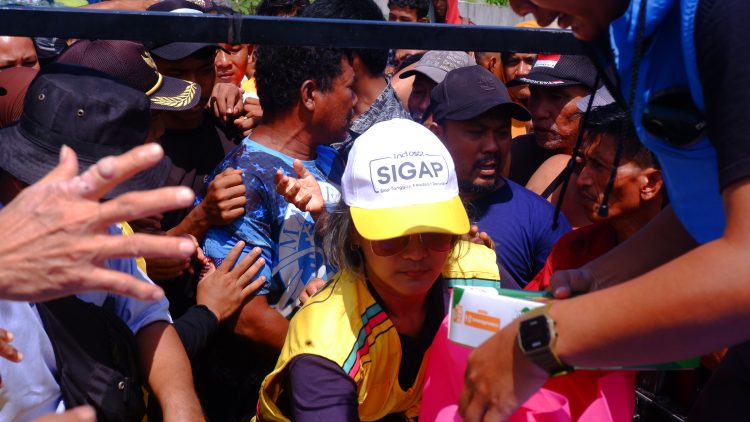 Indosat bergerak cepat memulihkan jaringan telekomunikasi dan menyalurkan bantuan kemanusiaan bagi masyarakat terdampak banjir dan longsor di Aceh, Sumatra Utara, dan Sumatra Barat. (Foto: Istimewa)