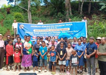 Peduli Pahlawan Kebersihan Jelang Nataru, JAKOP Salurkan Bantuan Sembako di Kota Jayapura