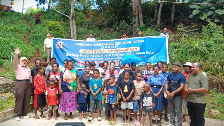 JAKOP melaksanakan aksi bakti sosial dan kemanusiaan dengan berbagi kasih kepada para petugas kebersihan Kota Jayapura. (Foto: Darul Muttaqin)