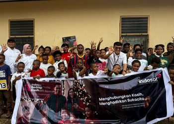 Kehangatan Natal dari Indosat Berbagi Kasih untuk Anak Panti Asuhan Pembawa Terang Jayapura