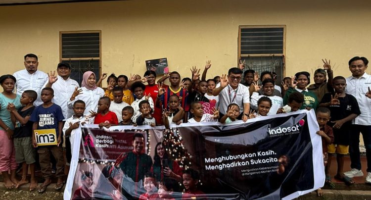 Program Indosat Berbagi Kasih pertama dilaksanakan di wilayah Jayapura dengan menyerahkan bantuan donasi di Panti Asuhan Pembawa Terang Jayapura. (Foto: Istimewa)