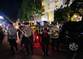 Patroli Malam Operasi Lilin Cartenz, Polda Papua Pastikan Keamanan Natal 2025