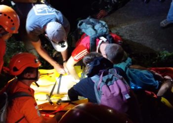 Basarnas Jayapura Evakuasi WNA Kanada yang Terjatuh Saat Hiking di Cyclop