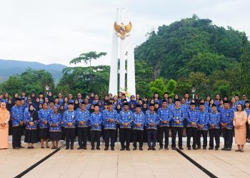 H-1 Puncak HAB Ke-80, Keluarga Besar Kanwil Kemenag Papua Gelar Ziarah di TMP Kesuma Trikora