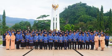 H-1 Puncak HAB Ke-80, Keluarga Besar Kanwil Kemenag Papua Gelar Ziarah di TMP Kesuma Trikora