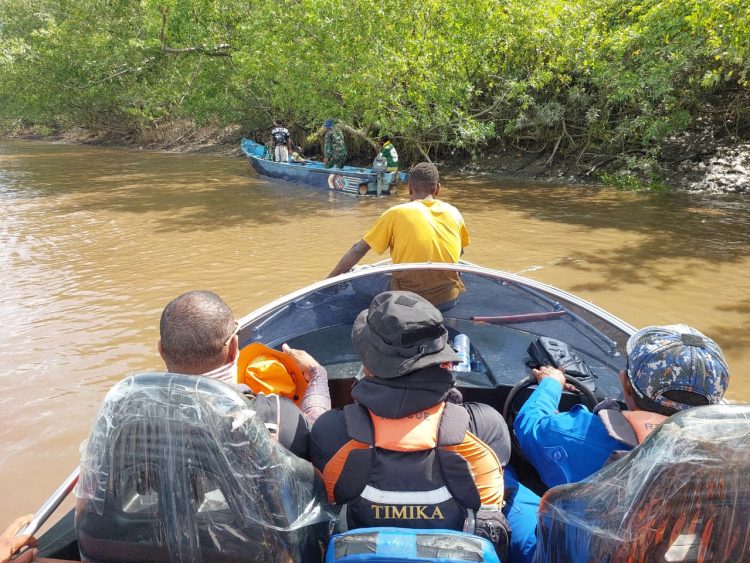 Tim melakukan penyisiran perairan mulai dari Distrik Atsj, Kampung Amanamkai hingga Distrik Aswi, Kampung Bipim. (Foto: Istimewa)