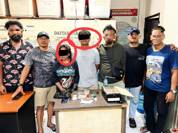 Dua orang pelaku tindak pidana narkotika berhasil diamankan dalam sebuah pengungkapan kasus di kawasan Entrop. (Foto: Istimewa)